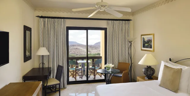 غرفة كلاسيكية بسرير كينج، Movenpick Resort and Spa Dead Sea 3/5