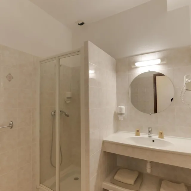 غرفة بسرير مزدوج، Hotel des Etrangers 2/2