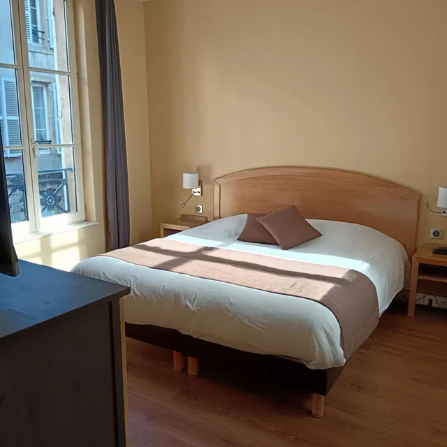 غرفة عائلية، Hotel Du Theatre 2/7