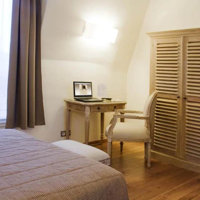 Adjoining، Hotel Du Printemps 2/8