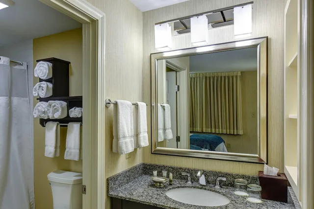 غرفة قياسية بسريرين كوين، Port Inn & Suites Kennebunk, Ascend Hotel Collection 6/6