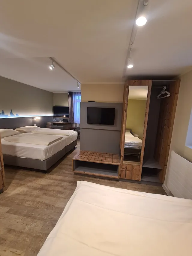 غرفة ثلاثية بسريرين منفصلين مع أريكة، Stadthotel Engel 10/10