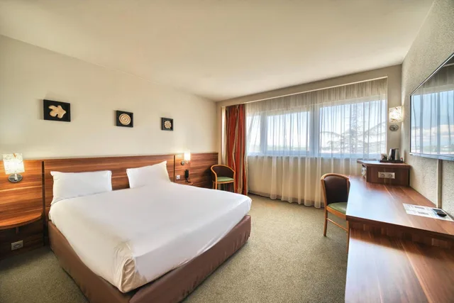 غرفة كومفورت بسرير كوين بغرفة نوم واحدة، Kyriad Prestige Mulhouse Basel 2/9