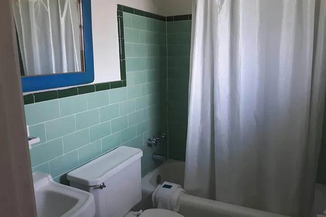 غرفة بسرير كينج للمدخنين، Arrow Motel by OYO Near Downtown 1/1