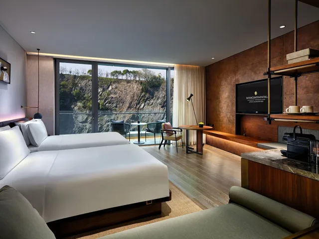 Superior, Twin Beds, Intercontinental Shanghai Wonderland 1/4