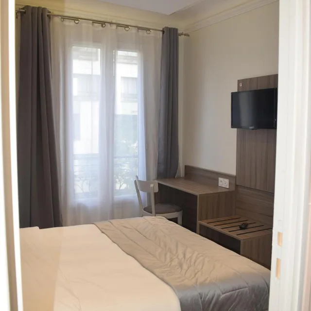 غرفة قياسية بسرير مزدوج، Hotel Puy De Dome 3/5
