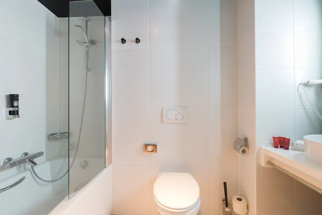 غرفة ديلوكس بسرير كينج، Leonardo Hotel Almere City Center 9/9