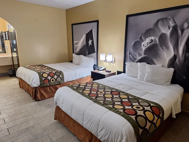 غرفة بسريرين كوين مع أريكة لذوي الإعاقة، Super 8 by Wyndham Weslaco 2/10