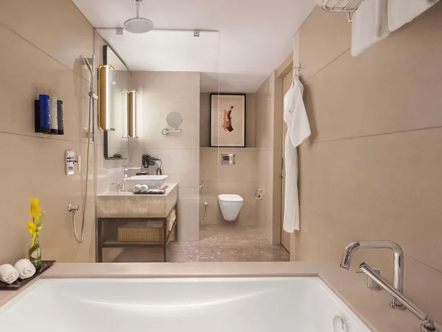 غرفة قياسية بسريرين منفصلين، Novotel Mumbai International Airport 3/5