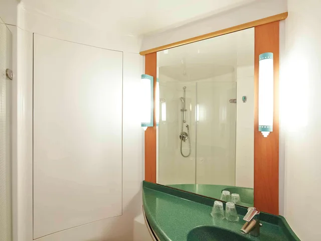 Standard, Twin Beds, Accessible, ibis Reading Centre 2/3
