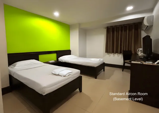 Basement، Citylight Hotel 1/2