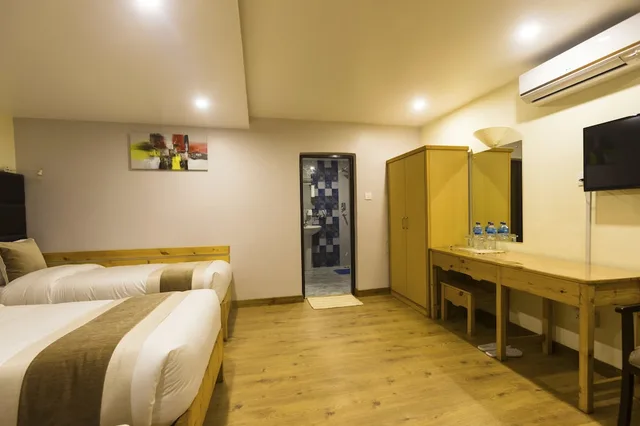 غرفة ديلوكس بسرير كوين وسرير فردي، Nepal Cottage Resort Pvt. Ltd 2/3
