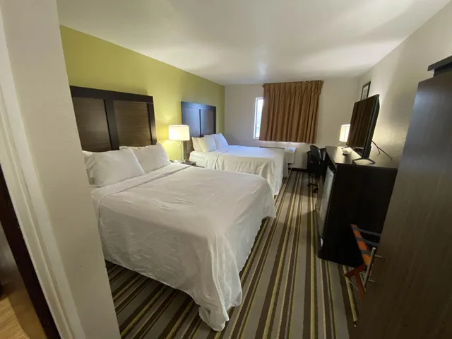Room, 2 Queen Beds, Motel6 Lancaster, PA 2/4