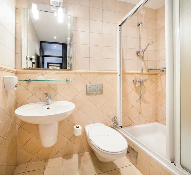 غرفة قياسية بسرير كوين بشرفة، Adriatiq Hotel Hvar 3/5