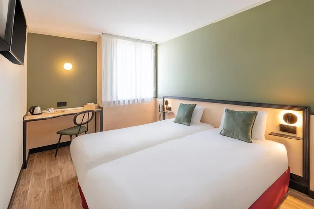 غرفة قياسية بسريرين منفصلين بحوض استحمام، Sure Hotel by Best Western Dijon Sud 2/10