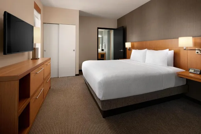 1 Bedroom, Suite, Hyatt Place Calgary Airport 1/1