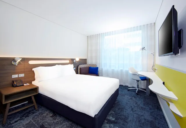 غرفة قياسية بسرير كينج وسرير كوين، Holiday Inn Express Sydney Macquarie Park 2/10