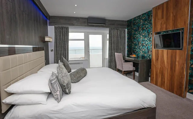 جناح بإطلالة على البحر بشرفة، The Cumberland Hotel - Oceana Collection 1/10