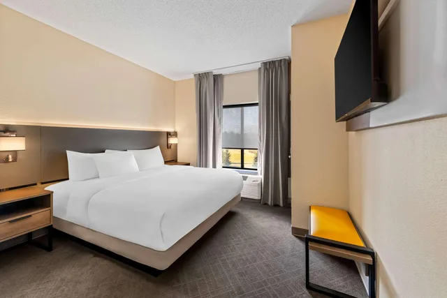جناح بسرير كوين لذوي الإعاقة، Comfort Suites Stevens Point 1/2