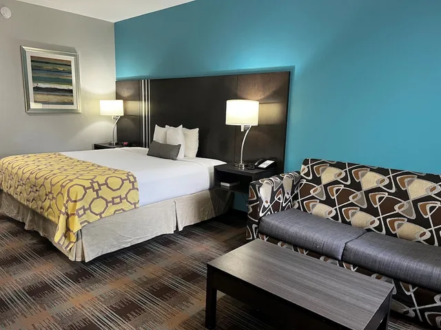 غرفة بسرير كينج، Baymont by Wyndham Bryan College Station 1/10