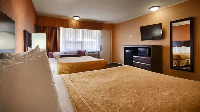 غرفة قياسية بسريرين كوين، Best Western Red Carpet Inn 3/6