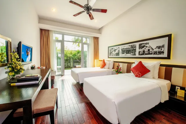 غرفة عائلية بسرير مزدوج وسريرين منفصلين بإطلالة على الحديقة، Hoi An Beach Resort 1/3