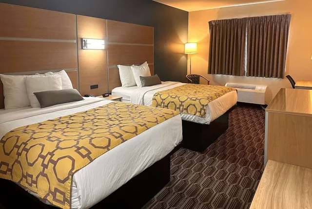 غرفة بسريرين كوين لذوي الإعاقة، Baymont by Wyndham Noblesville 2/4