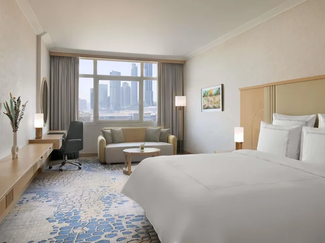 Deluxe, King Bed, Swissotel Al Murooj Dubai 3/9