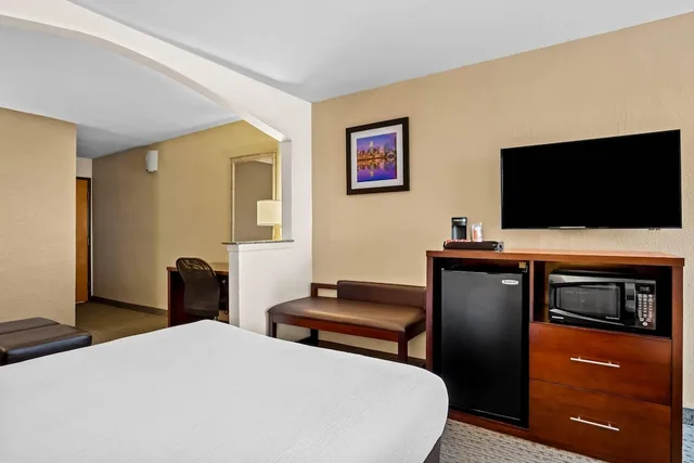 جناح بسريرين كوين مع أريكة، Quality Suites Irving-Las Colinas 6/9