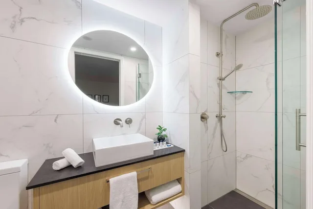 3 Bedrooms, Apartment, Twin Beds, 2 King Beds, Lake Side، Avani Queenstown Hotel 9/10