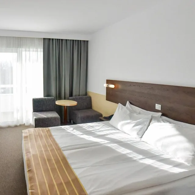 Room, Double Bed, Jumeira Building، Zenith Hotel - Conference And Spa - Mamaia Resort 1/8
