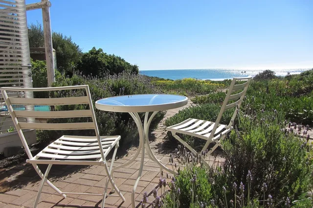Absolute Beach, Vredenburg 31/40