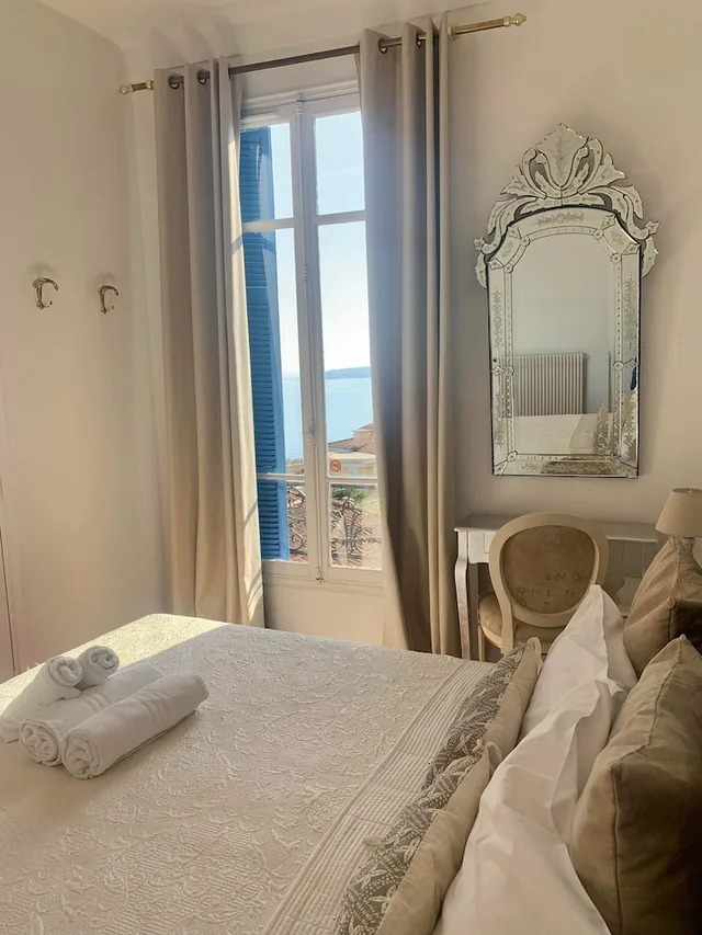 غرفة بسرير مزدوج بإطلالة على البحر، Hotel Normandy 1/5