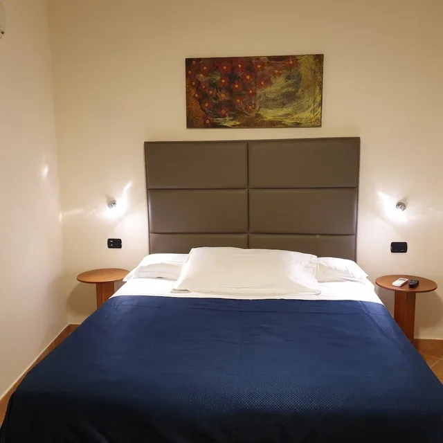 شقة ديلوكس بسرير كينج وسرير كوين بإطلالة على البحر بشرفة بغرفتي نوم مع أريكة، RESIDENCE L INCANTO 2/9