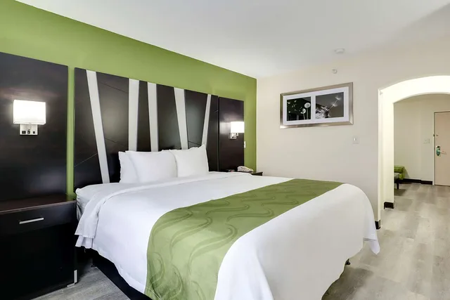 جناح بسرير كينج، Quality Suites Albuquerque Airport 2/4
