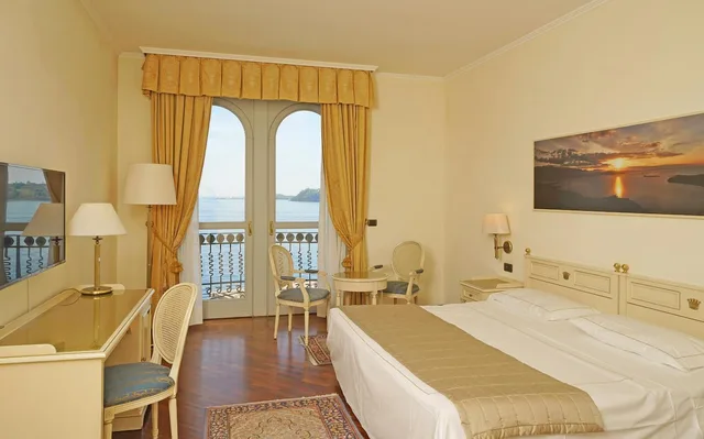 غرفة ثلاثية، Hotel Savoy Palace 1/8