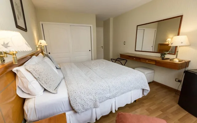 غرفة قياسية ثلاثية بسرير مزدوج وسرير فردي، Hotel Nahuel Huapi 9/10