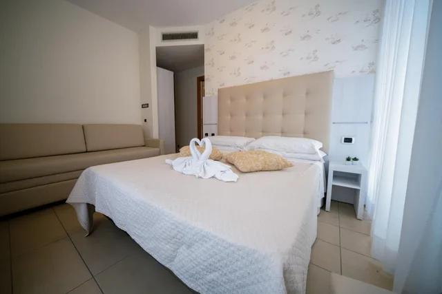 غرفة سوبيريور ثلاثية، HOTEL ABC 1/2