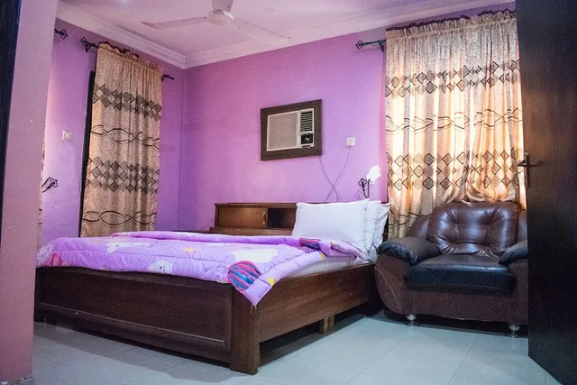 Executive, Queen Bed, Isno Hotels Lagos 1/4