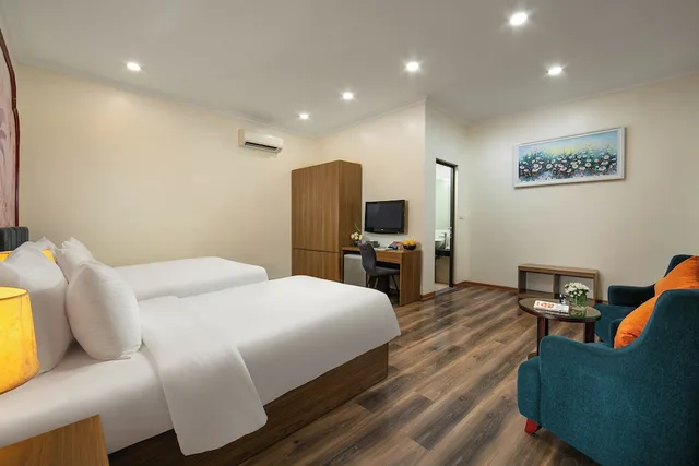 غرفة سوبيريور ثلاثية بسريرين كوين، The Sono Hanoi Hotel 1/2