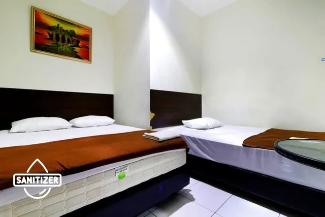 Family, Triple, 1 Double and 1 Single Bed, Private Bathroom, Bantal Guling Pasar Baru Bandung 1/3