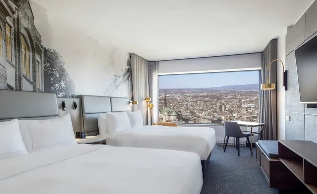 غرفة بسريرين كوين بإطلالة على الجبل، HILTON QUEBEC 1/3