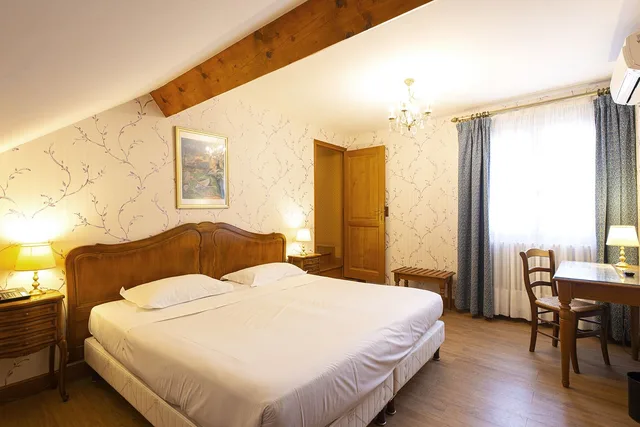 3 Bedrooms, Family, 1 Double and 3 Single Beds، Hotel Belle Epoque 1/4