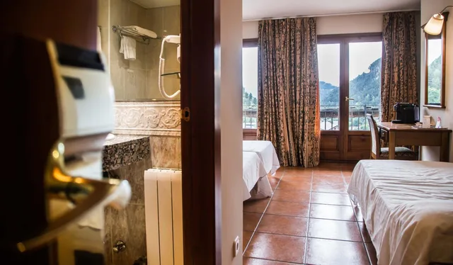 Room, Triple, Single Bed, Xalet Verdu 8/10