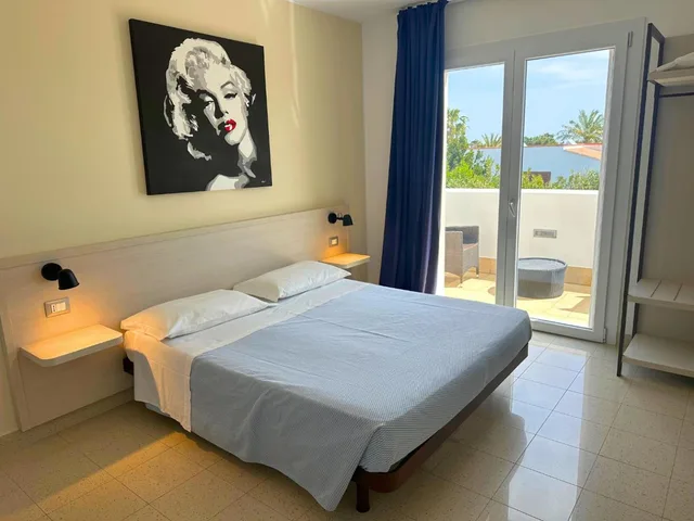 غرفة ثلاثية بإطلالة على البحر، Donnosanto Hotel 1/7