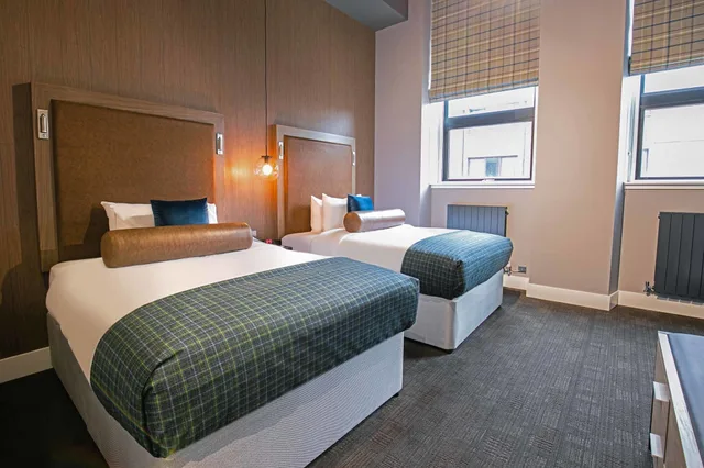 غرفة بسريرين مزدوجين، Sandman Signature Aberdeen Hotel 2/5