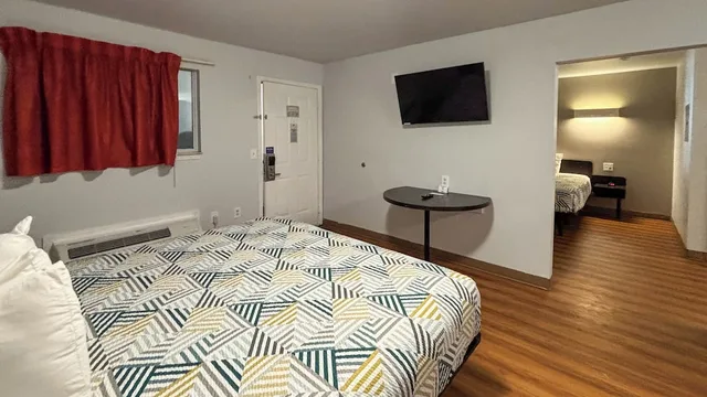 1 King Bed - Mobil Acc RI Shwr Nsmk Kitchen، Motel6 Greenville, SC 4/4