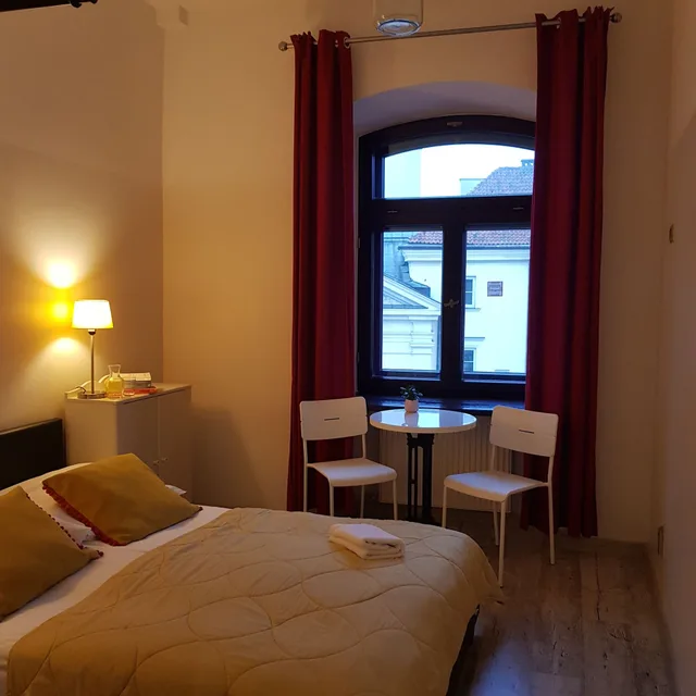 غرفة قياسية بسرير مزدوج، Oki Doki Old Town Hostel 2/10