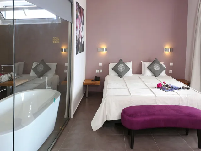 جناح بسرير مزدوج وسريرين منفصلين بإطلالة على البحر بغرفتي نوم، Pantokrator Hotel 4/7