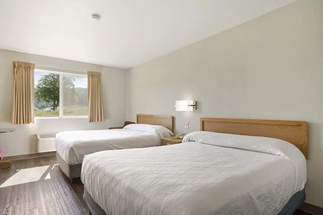 غرفة بسريرين كوين، Econo Lodge 5/10